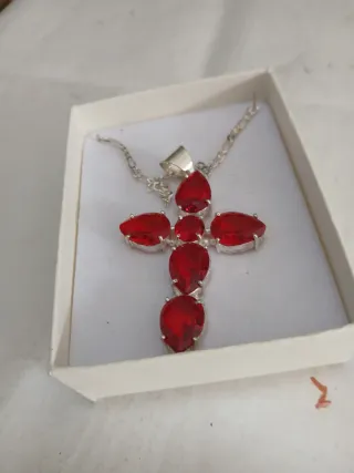 Catenina argento con pendente croce granato