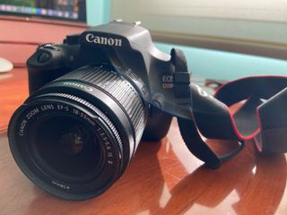 Cámara Canon EOS 1200D + Lente 18-55mm