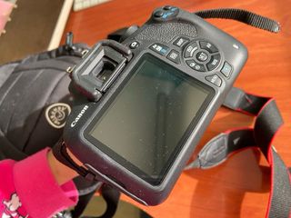 Cámara Canon EOS 1200D + Lente 18-55mm