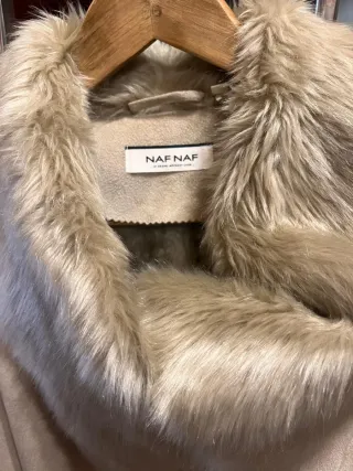 Cazadora NAF NAF beige con pelo