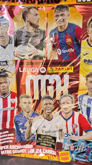 Lote de archivadores Panini FIFA 365 2023