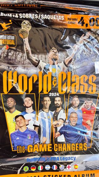 Lote de archivadores Panini FIFA 365 2023