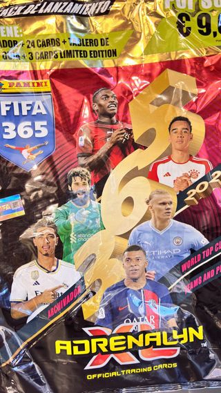 Lote de archivadores Panini FIFA 365 2023
