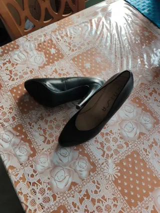 Zapatos de tacón de cuero negros