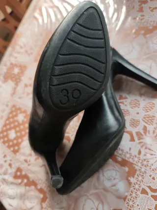 Zapatos de tacón de cuero negros