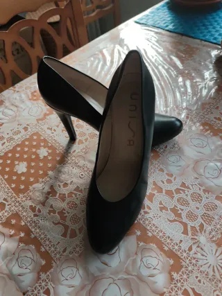 Zapatos de tacón de cuero negros