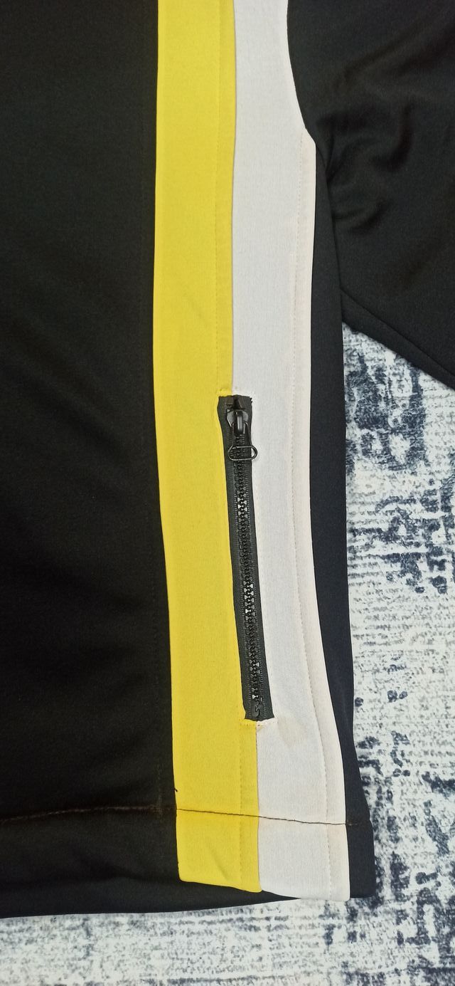 Chaqueta Vintage Estilo Neopreno Negra y Amarilla