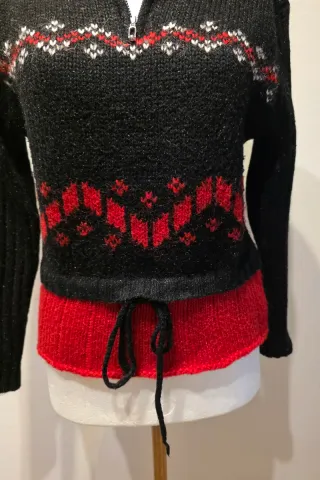 Maglione nero e rosso