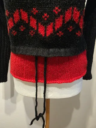 Maglione nero e rosso