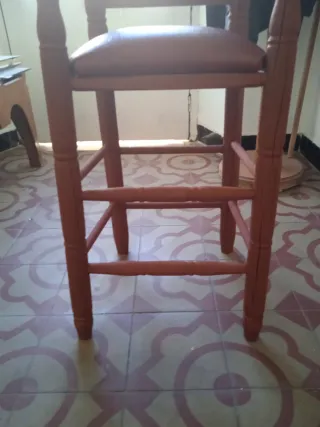 Taburete antiguo tipo trona madera