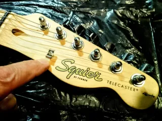 Guitarra Eléctrica Squier Fender Negra
