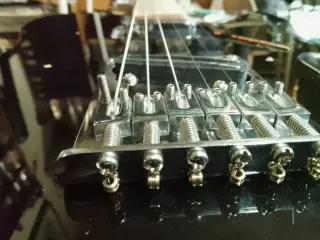 Guitarra Eléctrica Squier Fender Negra