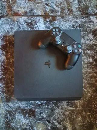 PS4 (PlayStation 4)