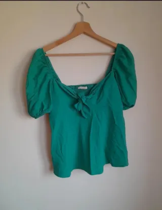 Camiseta verde manga corta con nudo