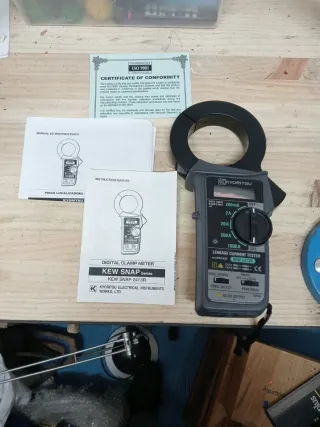 Localizador fugas digital Kyoritsu. Pinza.