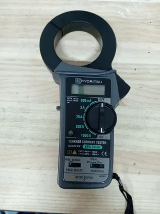 Localizador fugas digital Kyoritsu. Pinza.