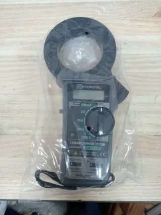 Localizador fugas digital Kyoritsu. Pinza.
