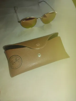 Gafas de sol Ray-Ban doradas y rosas