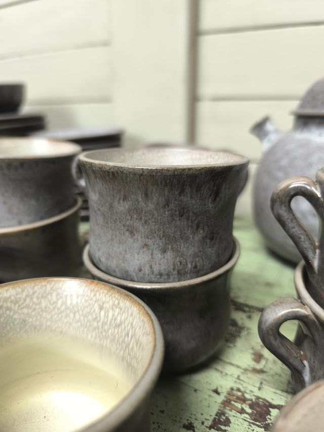 Set caffè vintage in ceramica firmato. 43 pezzi