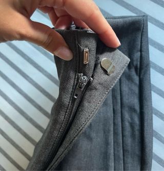 Pantalón de traje gris tiro alto