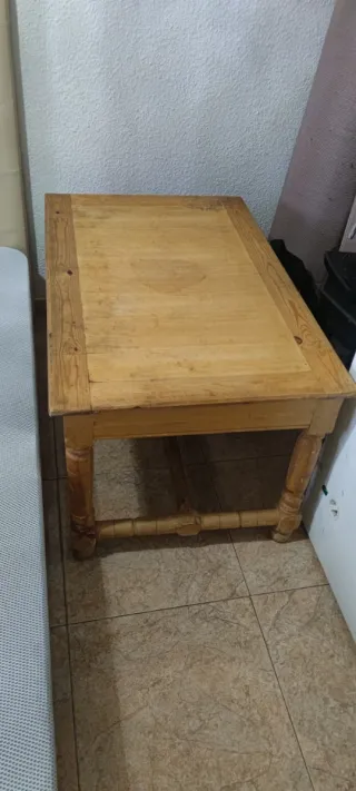 Mesa de madera rústica