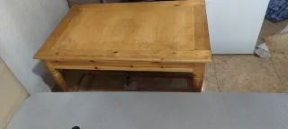 Mesa de madera rústica