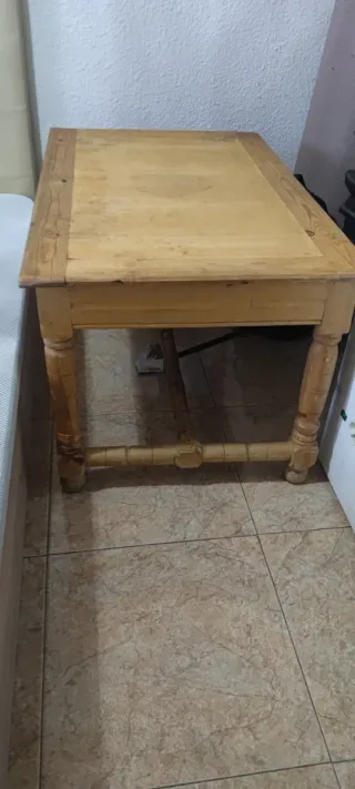 Mesa de madera rústica