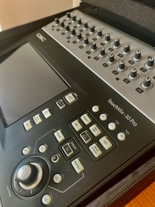 Mesa Mezclas Digital QSC Touchmix 30 Pro