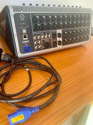 Mesa Mezclas Digital QSC Touchmix 30 Pro
