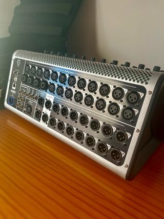 Mesa Mezclas Digital QSC Touchmix 30 Pro