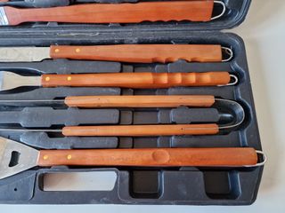 Set barbecue completo di accessori per la cottura