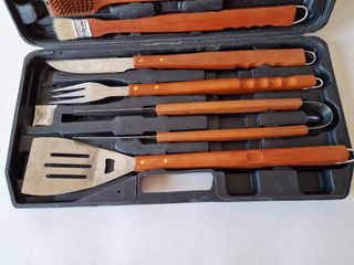 Set barbecue completo di accessori per la cottura