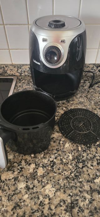 Freidora de aire Tristar negra