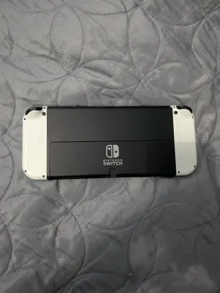 Nintendo Switch OLED con extras