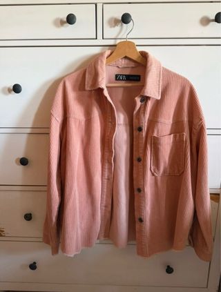 Sobrecamisa rosa de pana Zara