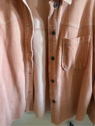Sobrecamisa rosa de pana Zara