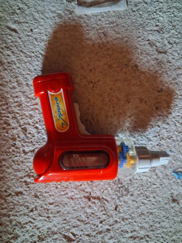 Pistola giocattolo rossa