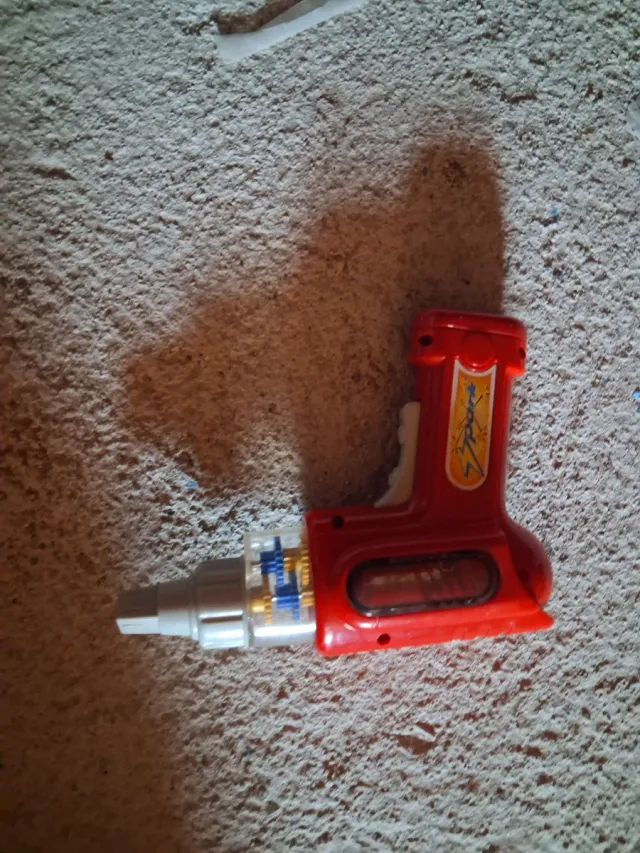 Pistola giocattolo rossa