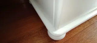 Mueble cambiador infantil con estrellas.