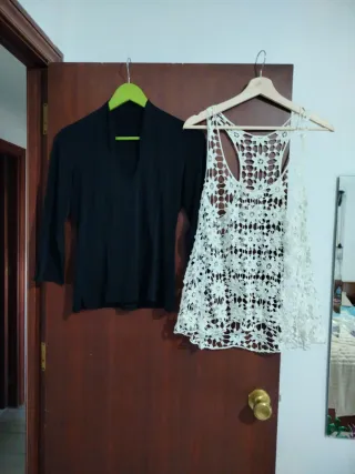 Conjunto Camiseta Negra y Top Encaje Blanco