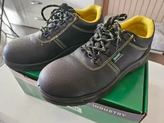 Zapatos de seguridad negros y amarillos