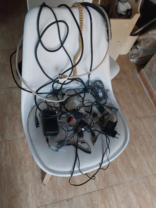 Set di cavi e caricatori per computer