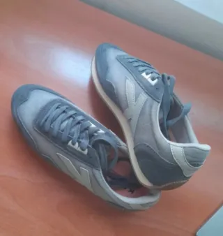 Zapatillas deportivas Kelme grises, sin estrenar.