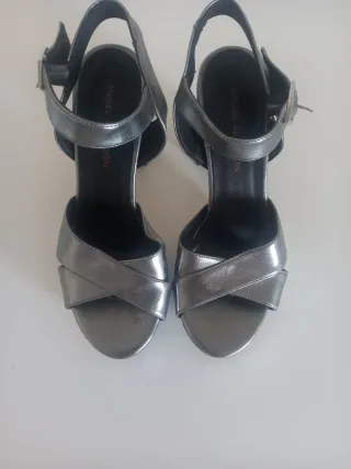 Sandalias de tacón de piel plateadas