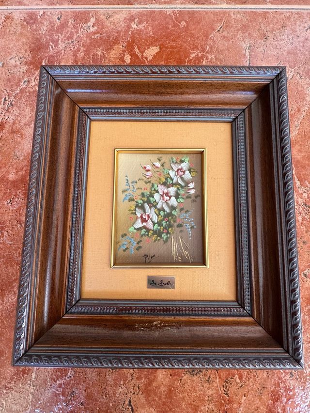 Piccolo quadro floreale incorniciato in legno