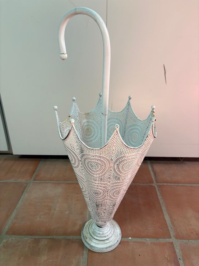 Paragüero metal blanco con diseño calado