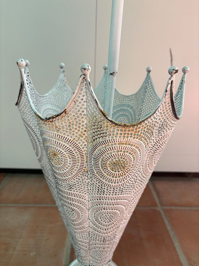 Paragüero metal blanco con diseño calado