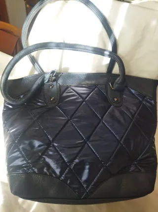 Borsa donna trapuntata con cartellino