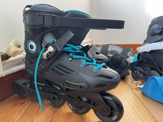 Patines en línea y casco de protección