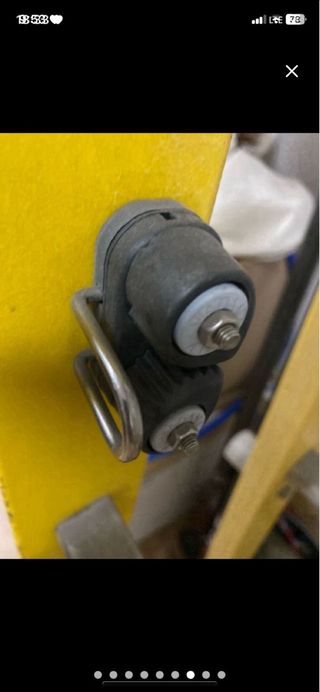 Escalera de seguridad amarilla